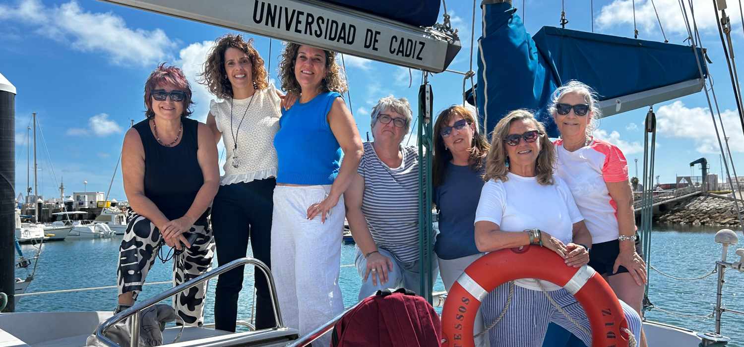 La Red de Ingenieras de la Universidad de Cádiz firma su manifiesto fundacional en una travesía por la Bahía