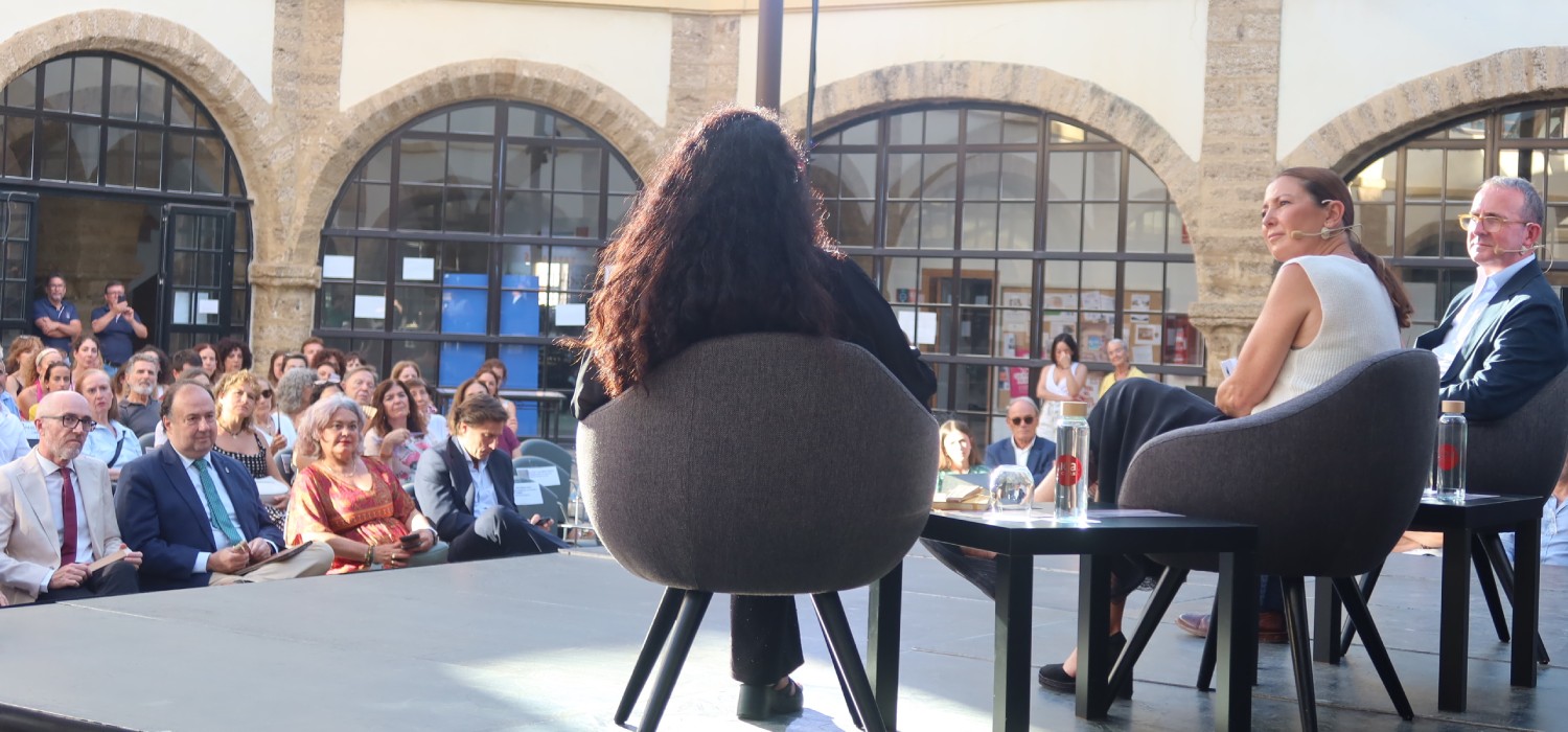 Sara Baras inaugura la 76ª edición de los Cursos de Verano con una charla sobre arte, flamenco y proyección internacional