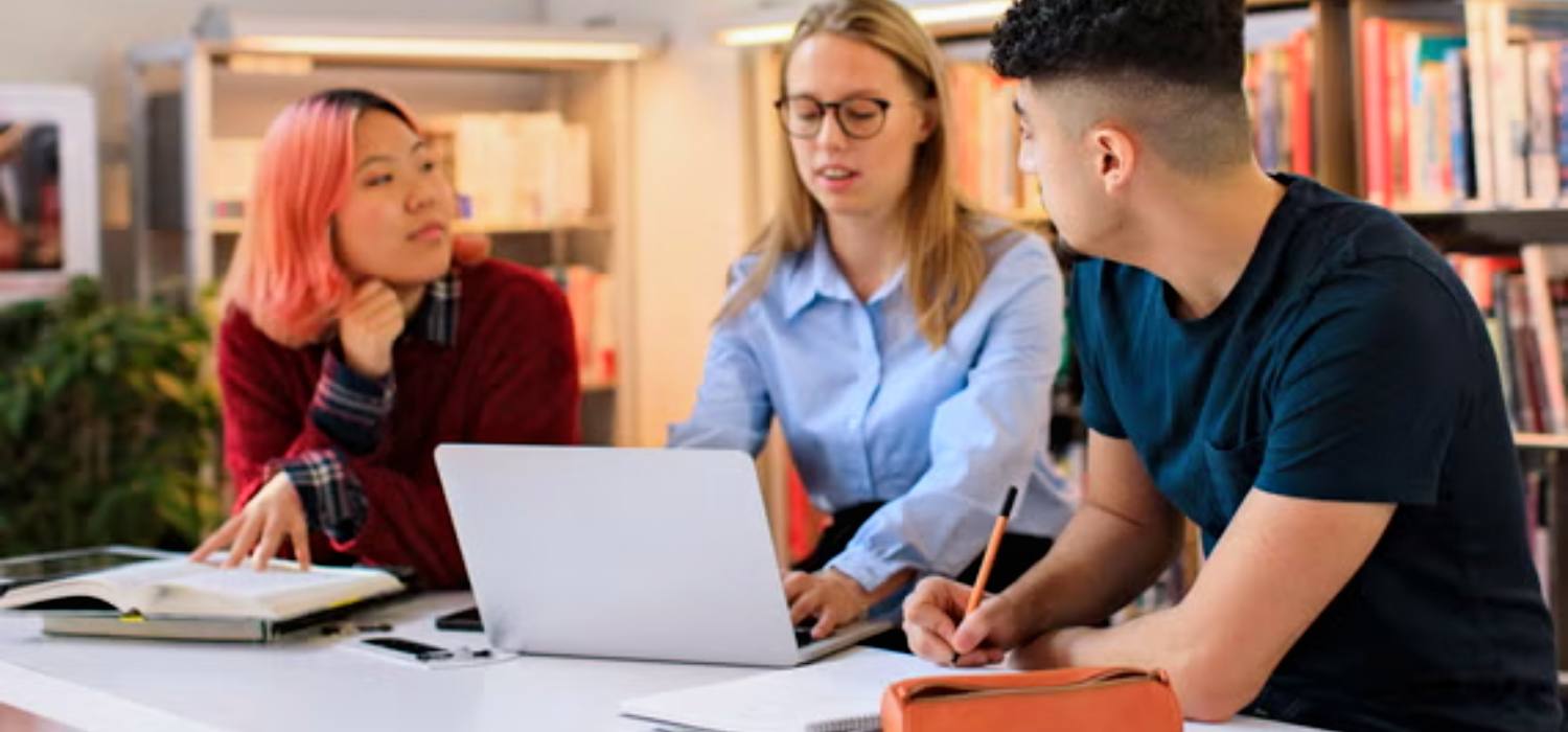 La Universidad de Cádiz convoca 45 ‘Becas Santander Estudios | Ayuda Económica’ para el curso 2026/27