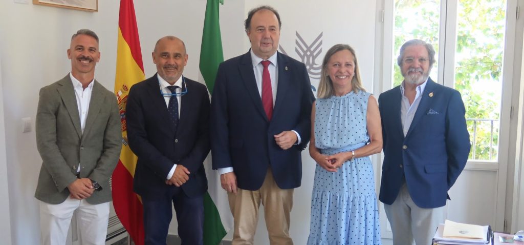 El Colegio Oficial de Médicos de Cádiz y la UCA refuerzan su colaboración en formación, docencia e investigación