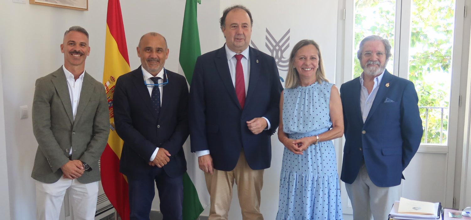 El Colegio Oficial de Médicos de Cádiz y la UCA refuerzan su colaboración en formación, docencia e investigación