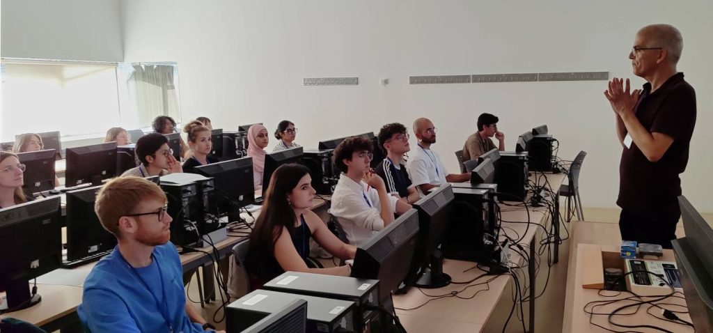 La UCA reúne a especialistas internacionales para formar a la próxima generación de expertos en microscopía electrónica