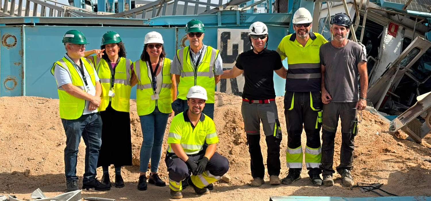 Profesorado de la UCA asiste en APM Terminals Algeciras al abatimiento controlado de una grúa pórtico