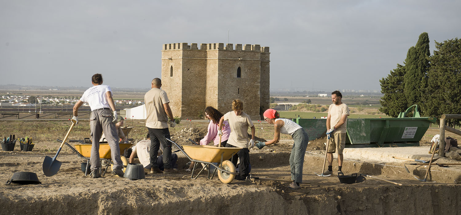 El grupo ‘PHOENIX MEDITERRANEA’ de la UCA inicia excavaciones en el Castillo de Doña Blanca del proyecto ‘CDB-CONNECT’
