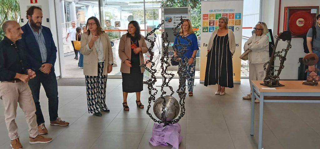 El hall de la ETSIA de Algeciras acoge la exposición itinerante de esculturas de José Luis Biedma