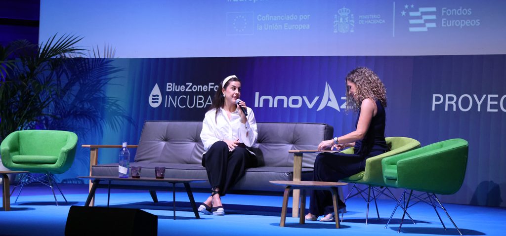 Carolina Marín pone el broche final al ‘Blue Zone Forum Innovazul 2026’ y anima a la juventud a perseguir sus sueños: “Puedo porque pienso que puedo”