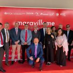 En la foto, Gonzalo Sánchez Gardey, vicerrector de Sostenibilidad y Cultura; Antonio Rafael Peña Sánchez, delegado del rector para el Campus de Jerez; José Antonio López, decano de la Facultad de Ciencias Sociales y de la Comunicación; Rosario Díaz, secretaria de la Facultad; María del Mar Bornay, vicedecana de Internacionalización e Investigación; Serafín Cruce, vicedecano de Ordenación Académica; Esther Simancas, vicedecana de Estudiantes y Comunicación; Víctor Álvarez, coordinador del Grado en Publicidad y Relaciones Públicas; Manuel Ceballos Moreno, director del Secretariado de Extensión Universitaria y Proyección Social; y Javier Álvarez, director del INDESS. FOTO: LUCÍA ALCEDO.